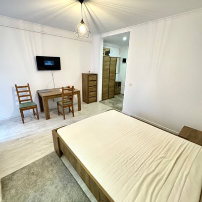 Miete eines gemütlichen 1-Zimmer-Apartments mit Balkon und Klimaanlage in Bukarest, Rumänien